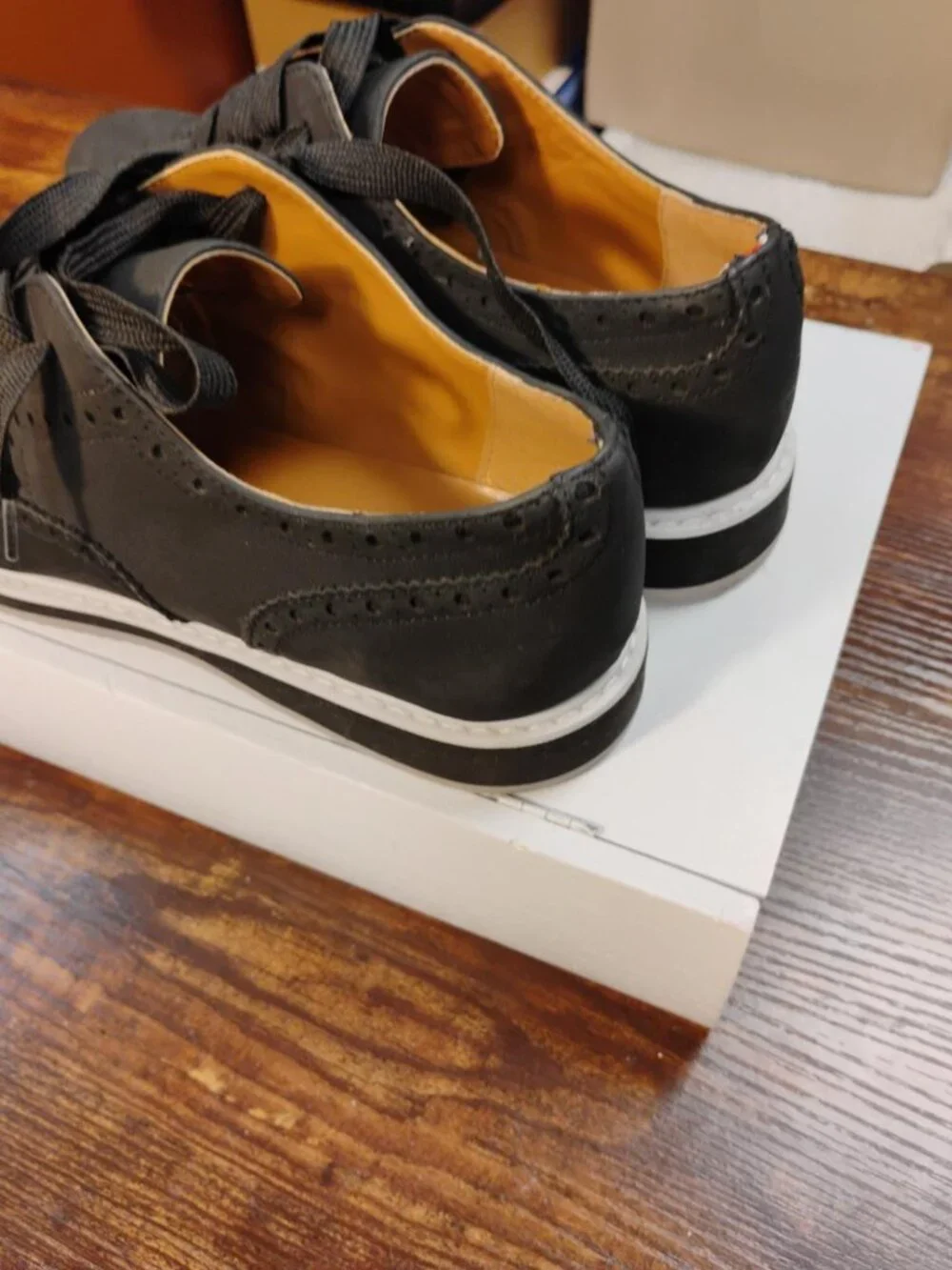 Tommy Hilfiger Black Wingtip Oxford Sneakers Womens Size 8.5M